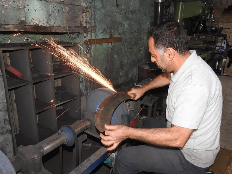 Gaziantepliler kurbana hazırlanıyor Bıçakçılarda yoğunluk başladı