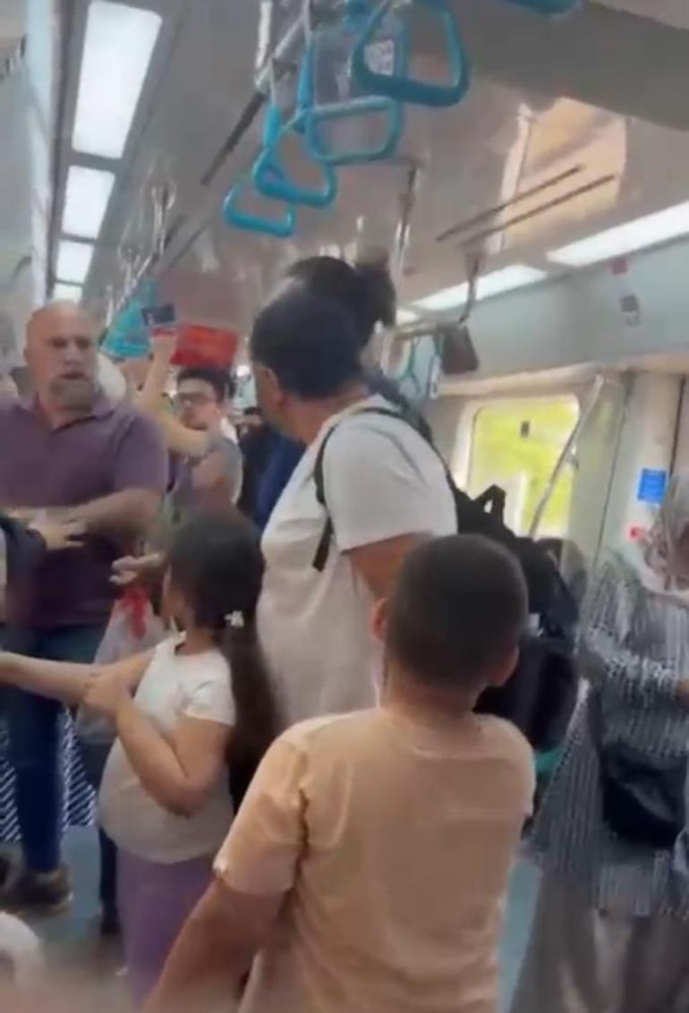 Marmaraydaki yumruk olayının öncesinde ne oldu Görgü tanığı gazeteci Fuat Kozluklu tek tek anlattı;  5-6 dakika söylendi, genç kızı ağlattı