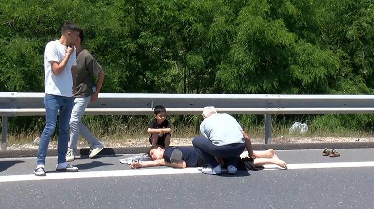 Kuzey Marmara Otoyolunda acı tablo Trafik kazasında annesi yaralanan çocuk ağlayarak ambulansı bekledi