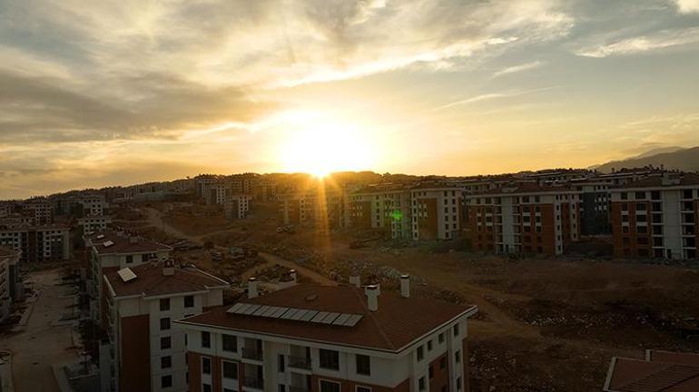 İndere’de çifte bayram Bakan Kurum: Dağları deldik, yepyeni bir şehir kurduk
