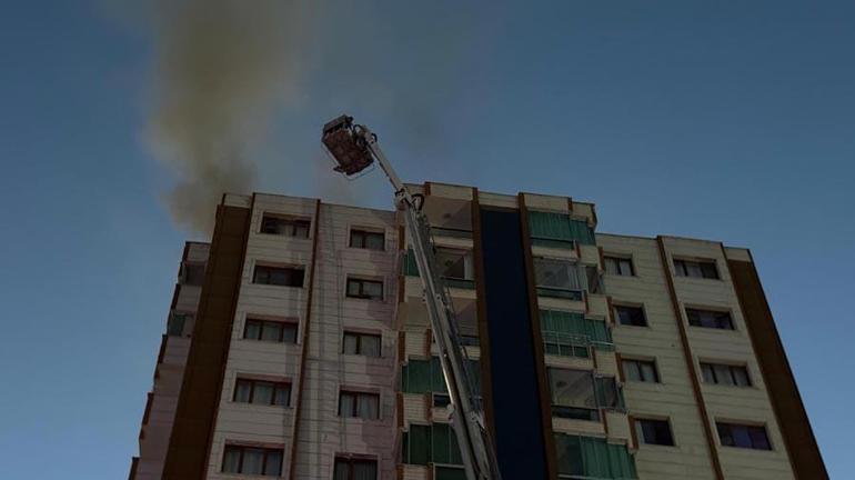 Diyarbakırda 13 katlı binada yangın felaketi Anne ve 3 çocuğu hayatını kaybetti