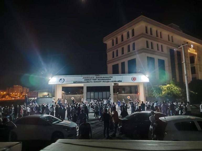 Diyarbakırda 13 katlı binada yangın felaketi Anne ve 3 çocuğu hayatını kaybetti