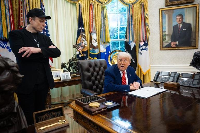 Donald Trump ile Elon Musk arasındaki kavgası büyüyor Suçlamalar peş peşe geldi Tesla hisseleri düştü