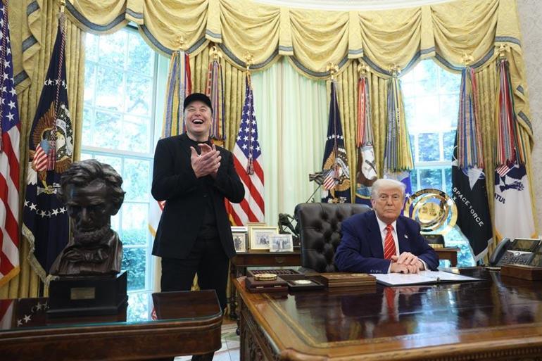 Donald Trump ile Elon Musk arasındaki kavgası büyüyor Suçlamalar peş peşe geldi Tesla hisseleri düştü