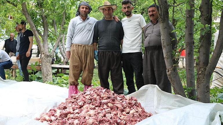 Hakkaride asırlık gelenek Bayram namazı sonrası başlıyor, 100 hayvan kesilip yapılıyor