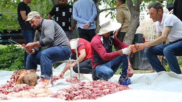 Hakkaride asırlık gelenek Bayram namazı sonrası başlıyor, 100 hayvan kesilip yapılıyor