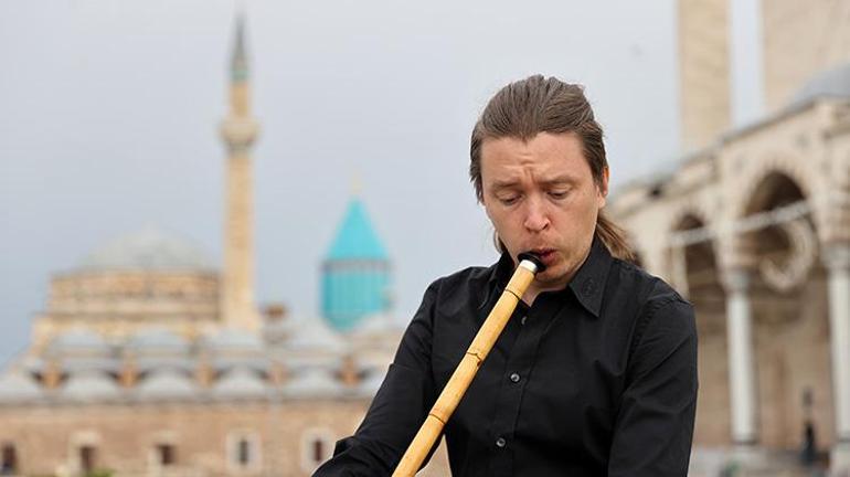 Konyaya turist olarak geldi, dinlediği ney sesi bütün hayatını değiştirdi Rus müzisyen ney üflemek için üniversiteli oldu