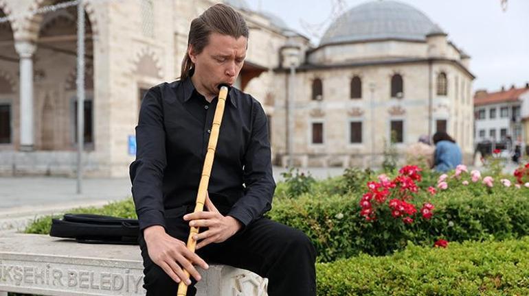 Konyaya turist olarak geldi, dinlediği ney sesi bütün hayatını değiştirdi Rus müzisyen ney üflemek için üniversiteli oldu