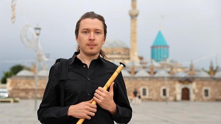 Konyaya turist olarak geldi, dinlediği ney sesi bütün hayatını değiştirdi Rus müzisyen ney üflemek için üniversiteli oldu