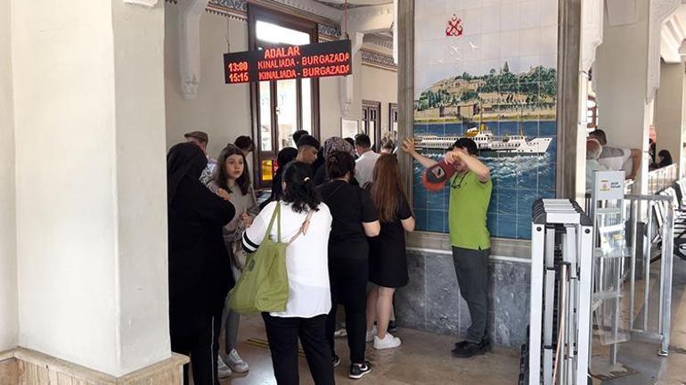 Bayram Tatilinde Adalara akın: Beşiktaş iskelesinde büyük yoğunluk