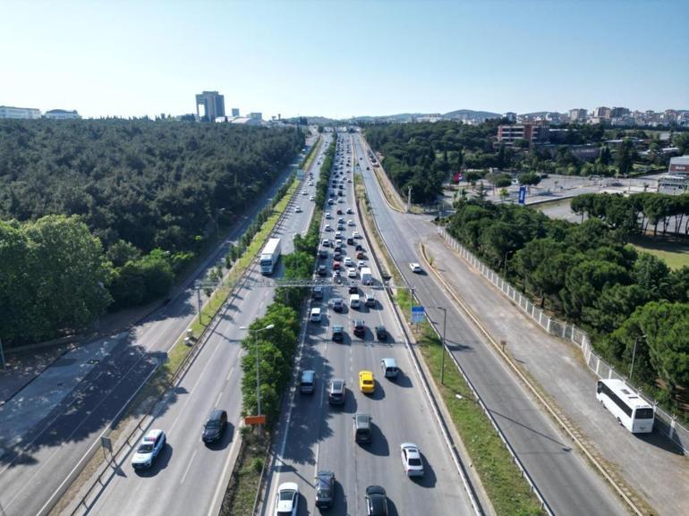 Tatil bitti, dönüş çilesi başladı Yollarda kilometrelerce uzunluğunda kuyruk oluştu