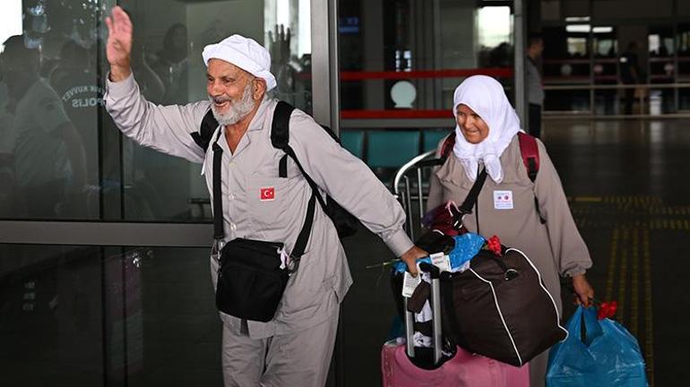 Hacılar yurda dönmeye başladı İlk kafile Gaziantepe geldi