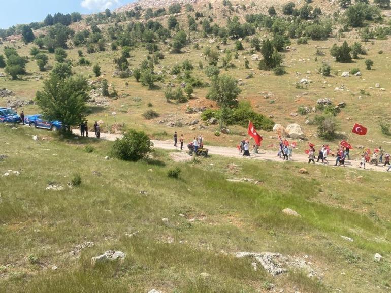 Gedizde hem şenlik hem taş ocağı protestosu