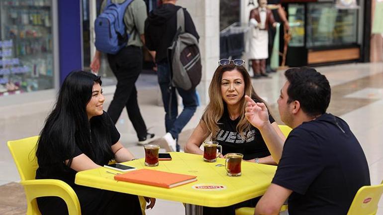 Evde anne dışarıda okul arkadaşı Konyada bir torun sahibi kadın, yıllarca ertelediği hayalini oğluyla beraber gerçekleştiriyor