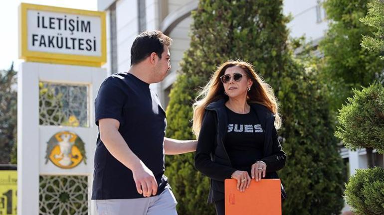 Evde anne dışarıda okul arkadaşı Konyada bir torun sahibi kadın, yıllarca ertelediği hayalini oğluyla beraber gerçekleştiriyor