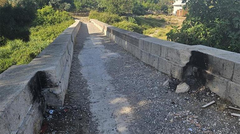 Antalyada Roma döneminde yapılan Soğucaksu Köprüsüne mangalcılar acımadı