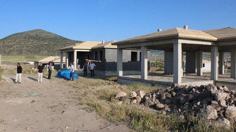 Aksarayda ev sahibi olma hayali kuran köylüler dolandırıldı Müteahhit hafriyattan sonra kayboldu