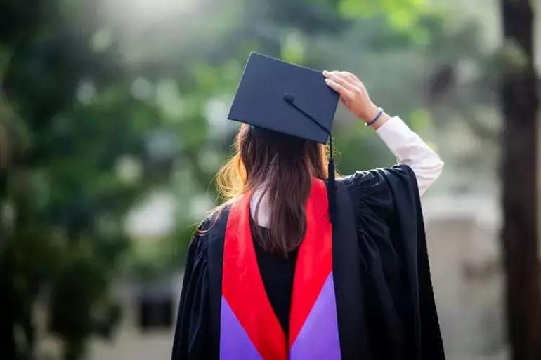 Kısa duygusal anlamlı mezuniyet sözleri | 2025 Mezun olan kızıma, arkadaşıma, yeğenime, kardeşime mezuniyet tebrik mesajları