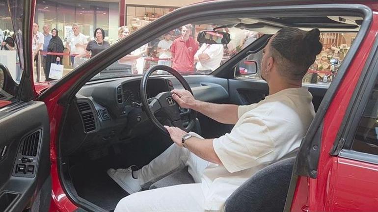 Efsane geri döndü: Barış Mançonun Belçika hatırası otomobili sevenleriyle buluştu