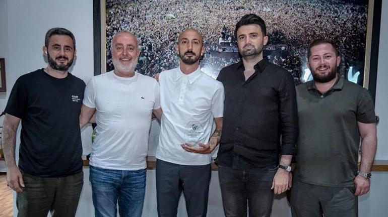 Bursaspor, kaptan Ahmet İlhan Özek ile yollarını ayırdı