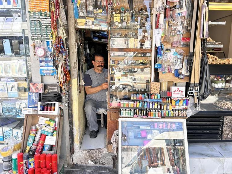 Hataylı çakmak doktoru baba, 2 metrekarelik dükkanla 3 evladını okutarak meslek sahibi yaptı