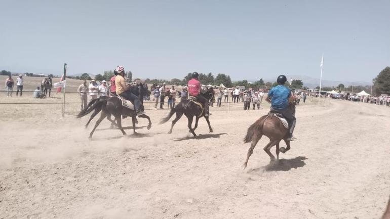 50 yıl süren at yarışlarında final koşusu yapıldı Baklan Ovasında toz dumana karıştı