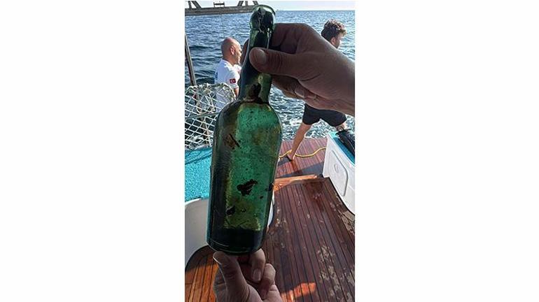 Çanakkalede 110 yıllık sır ortaya çıkarıldı Batırılan gemide şarap şişesi bulundu
