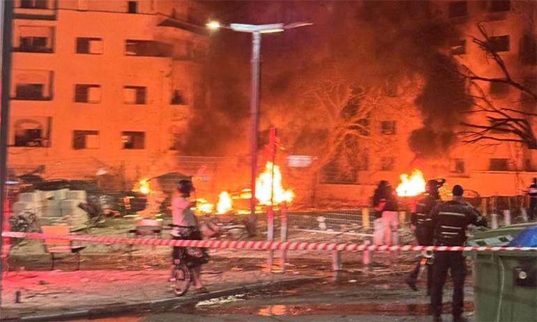 İsrail-İran savaşında dördüncü gün... Balistik füzeler ateşlendi İsrailin kalbinde büyük yıkım
