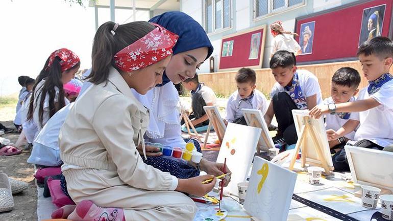 Mezun olduğu köy okulunu yıllar sonra sanat atölyesine dönüştürdü: Köy okulunda minik ressamlar yetişiyor