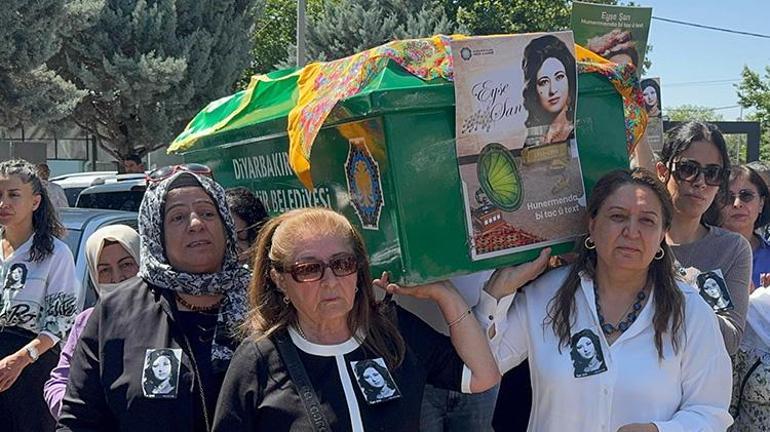 Ses sanatçısı Ayşe Şanın vasiyeti 29 yıl sonra yerine getirildi Cenazesi İzmirden Diyarbakıra taşındı