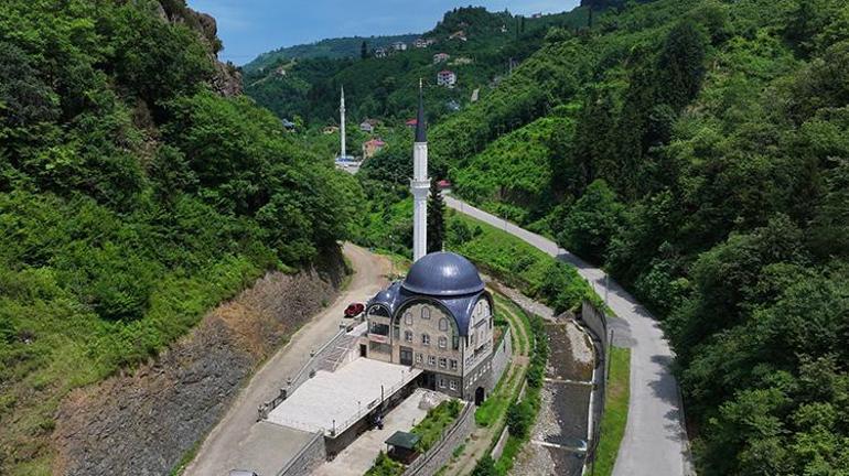 Bu görüntüyü sadece Karadenizde görebilirsiniz Cami yok ama minare var; hikayesi de kendisi gibi ilginç