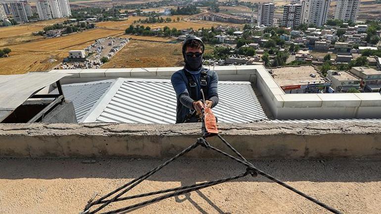 Batmanlı arkadaşlar meslek değiştirip örümcek adam oldu Artık daha çok kazanıp bol bol geziyorlar