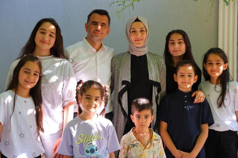 Bakanı bile tebessüm ettirdiler: Türkiye bu aileyi konuşacak Kahramanmaraşta 7 çocuklu öğretmen aile herkesi büyüledi