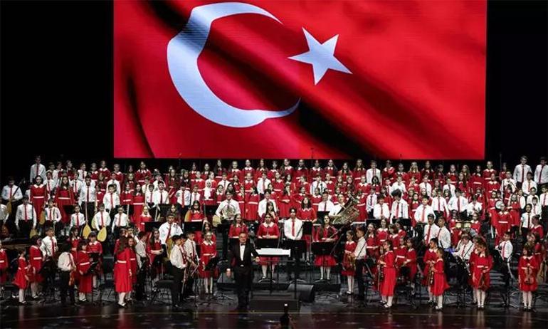 Cumhurbaşkanlığı Çocuk Orkestrası ve Korosu, Dünya Müzik Günü’nde AKMde sahne aldı