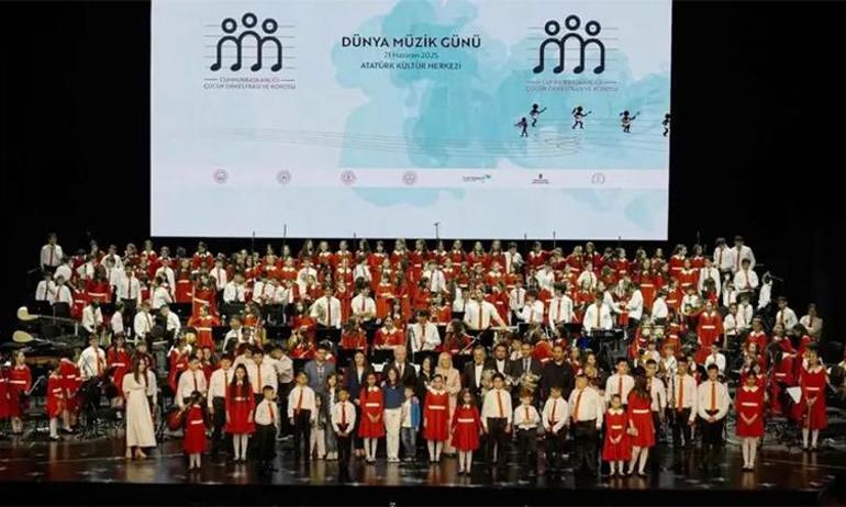 Cumhurbaşkanlığı Çocuk Orkestrası ve Korosu, Dünya Müzik Günü’nde AKMde sahne aldı