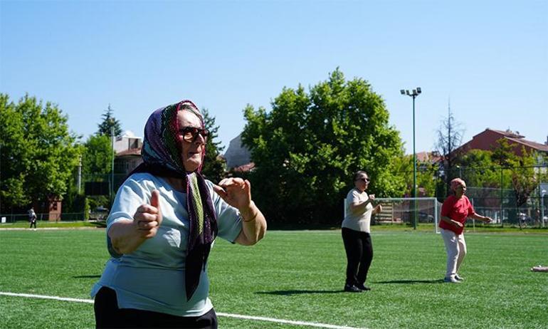 Eskişehirde spor zamanı: İsteyene yoga, isteyene zumba