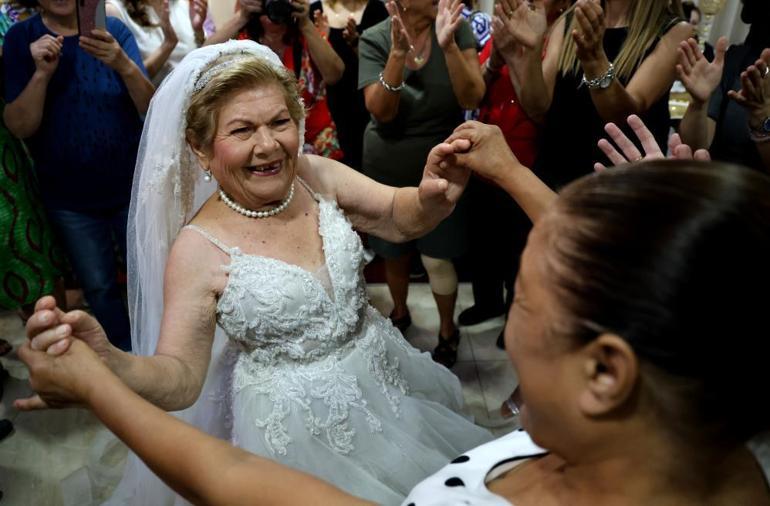 Gelinlik giyme hayalini 83 yaşında gerçekleştirmişti Sümbül teyze Adanada ölü bulundu