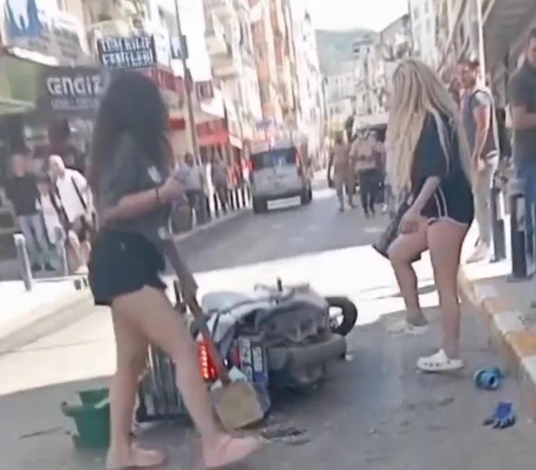 İzmir Balçovada temizlik görevlisine saldıran kızlar tutuklandı Küfür edip süpürgenin sapıyla vurmuşlardı