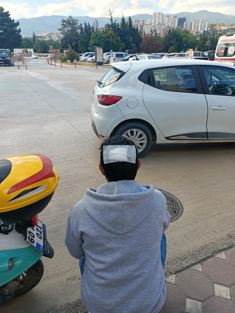 Tokatta şaşlıklık veren olay Yavru kargayı kurtarmak istedi, diğer karganın saldırısıyla hastanelik oldu