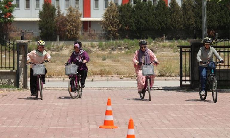 Katılım ücretsiz: Kursu tamamlayan hayatını değiştiriyor Konyalı kadınlar bisikletlerine atlayıp yola çıkacak