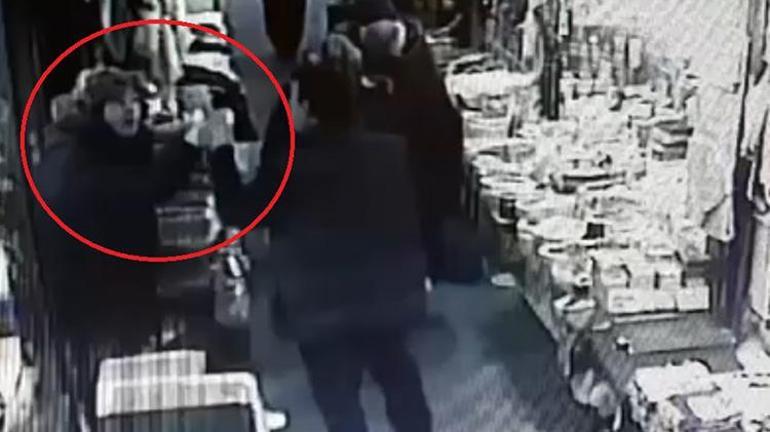 Bursada köylü pazarında şok görüntüler: Bel kıran müşteri kavgası kamerada
