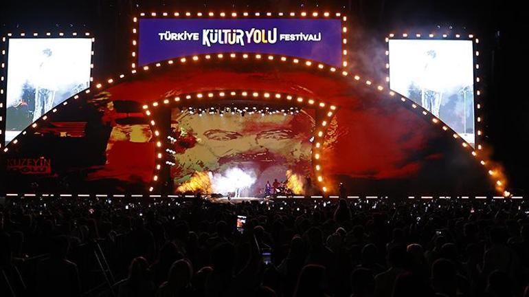 Kültür Yolu Festivali devam ediyor: Resul Dindar Samsunluları coşturdu