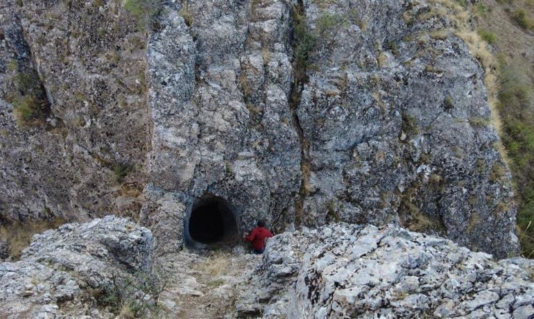 Çağlar öncesinden Erzincana kaldı: Köy girişinde büyülüyor