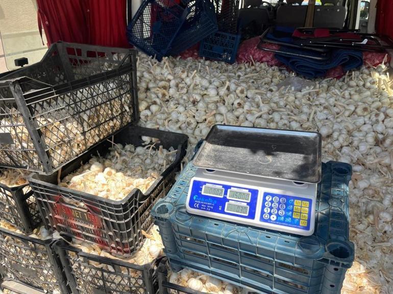 Kahramanmaraştan yola çıktılar Ekmek parası için minibüste yaşıyorlar