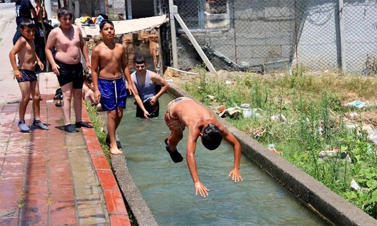 Adanada serinlemek cep yakıyor: Parası olana havuz olmayana kanal