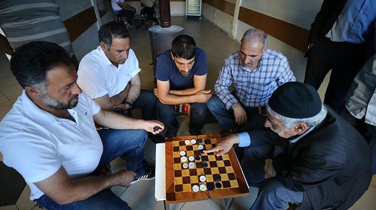 Bingöl Gençte yediden yetmişe herkes bu oyunu oynuyor İlgi o kadar büyük ki turnuvası düzenlenecek