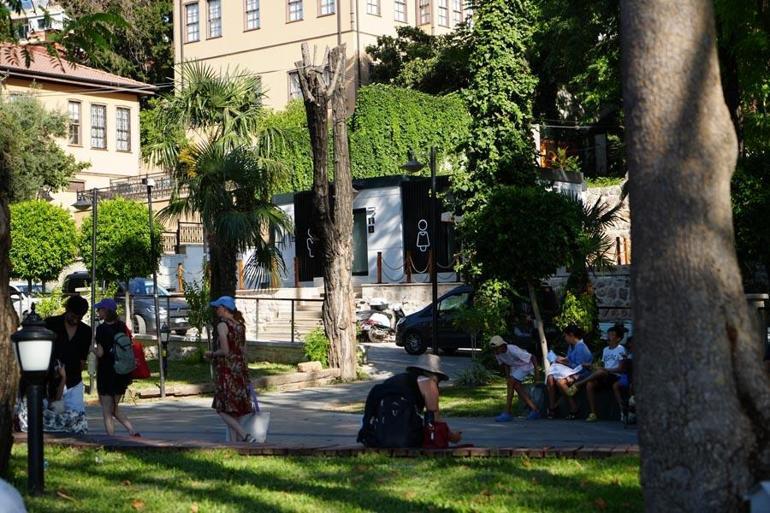 Antalyada 1000 TLlik şezlong fiyatından sonra Euro üzerinden mesai saatli tuvalet ücreti