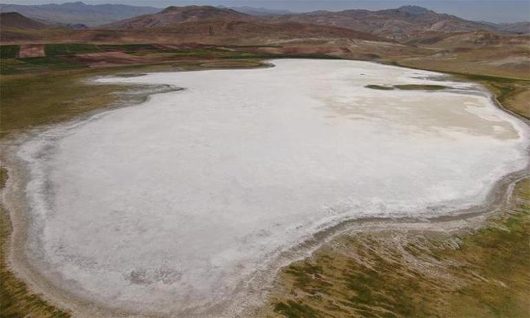 Tehlike çanları çalıyor... Türkiyenin kalbi susuz kaldı: Van ve Bitlis kurudu  Bizi perişan etti
