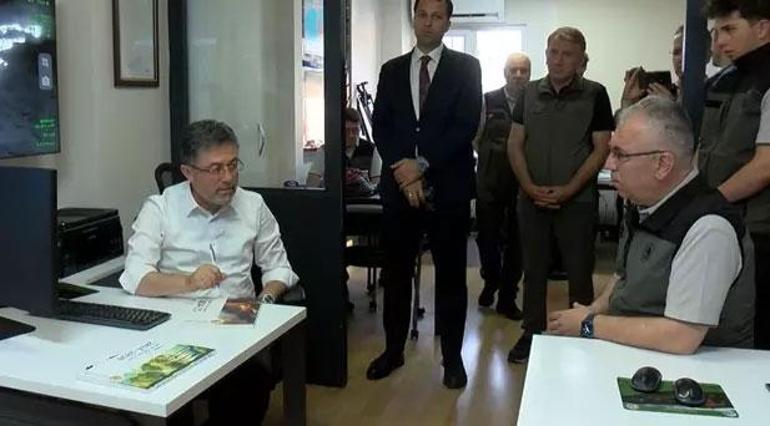 7 şehirde orman yangınıyla mücadele Sakaryadaki yangın Bilecike sıçradı, İzmirde 455 ev tahliye edildi