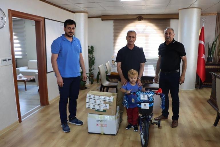 Mardin’de küçük kız çocuğundan büyük hareket Kızıltepe Belediyesi tarafından ödüllendirildi